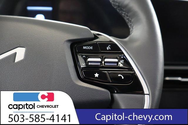 Used 2025 Kia Niro SX image 21