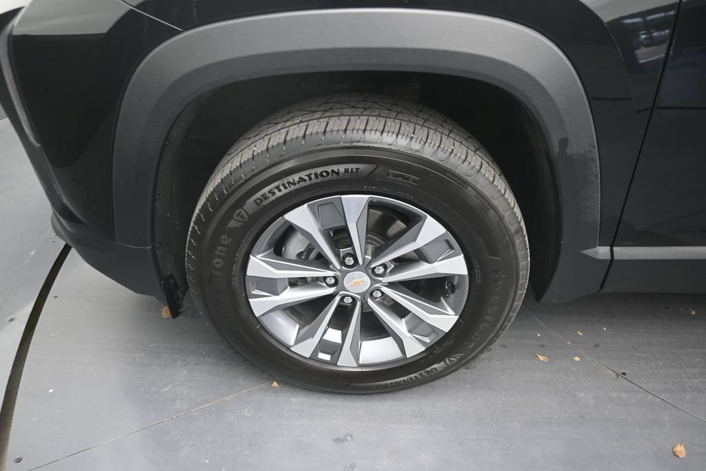 Used 2026 Chevrolet Equinox LT FWD image 9