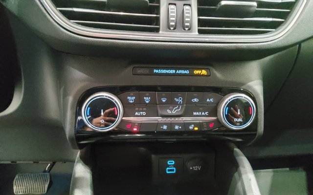 Used 2022 Ford Escape Titanium w/ Class II Trailer Tow Package image 41