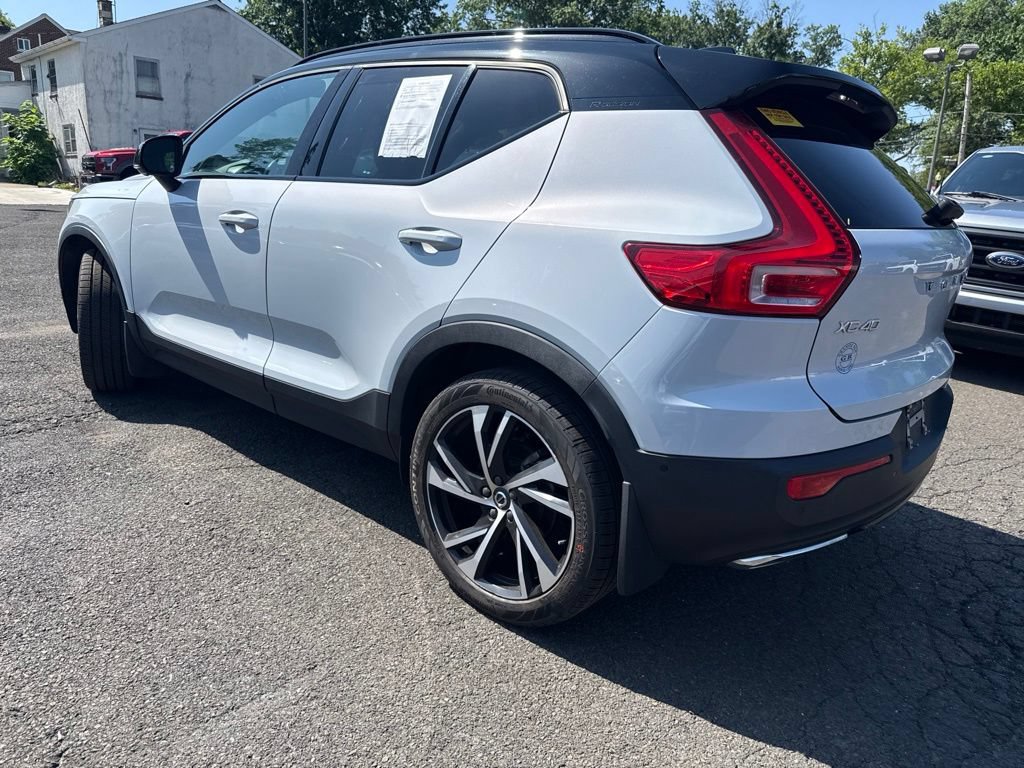 Used 2020 Volvo XC40 T5 R-Design w/ Protection Package AWD/4WD image 5