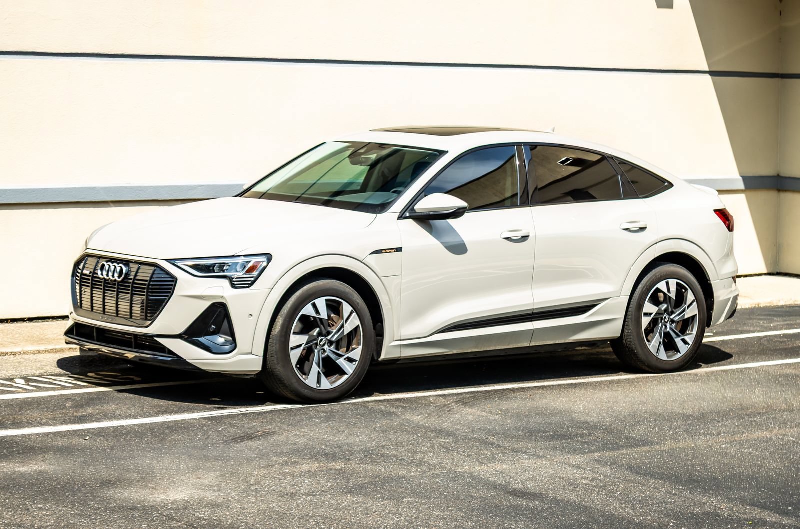 Used 2022 Audi e-tron Premium AWD/4WD image 3
