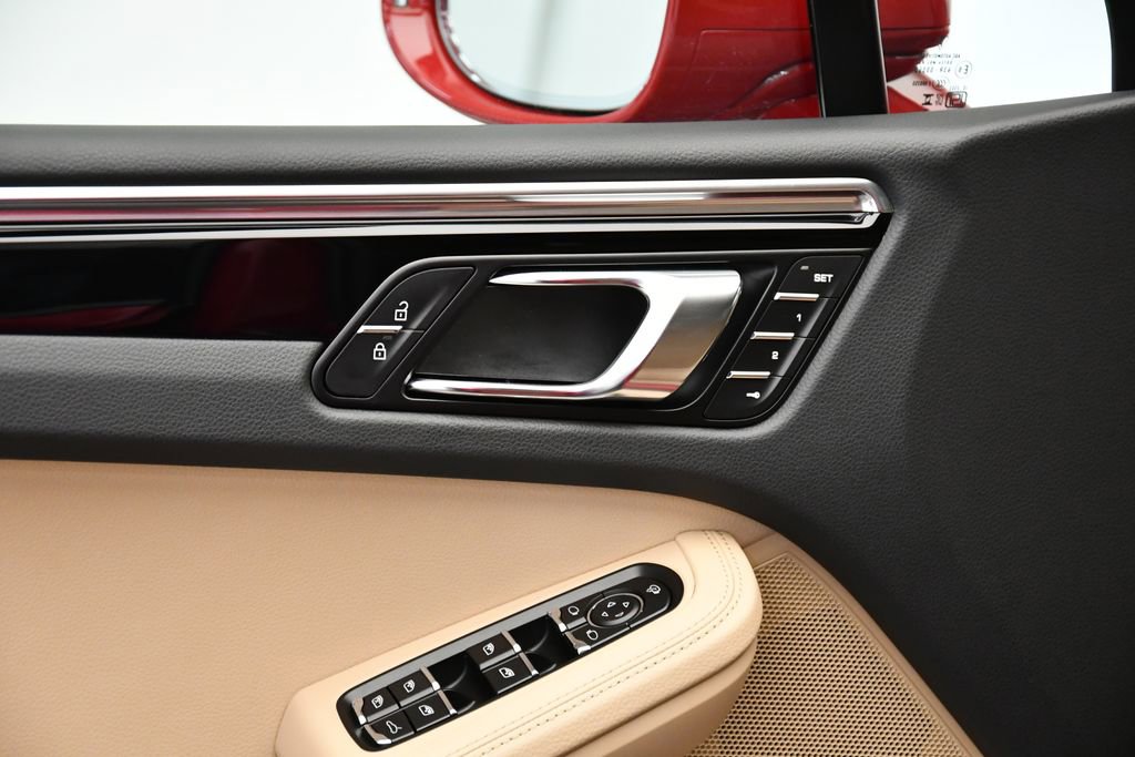 Used 2025 Porsche Macan Turbo image 32