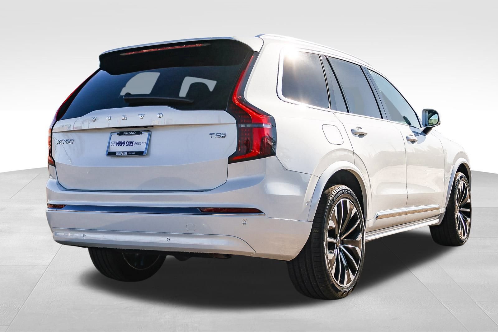 New 2026 Volvo XC90 T8 Plus w/ Protection Package Premier image 4