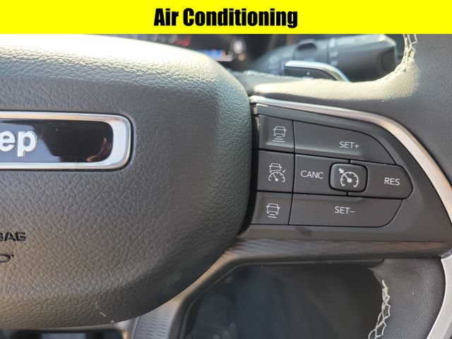 Used 2024 Jeep Grand Cherokee Altitude AWD/4WD image 12
