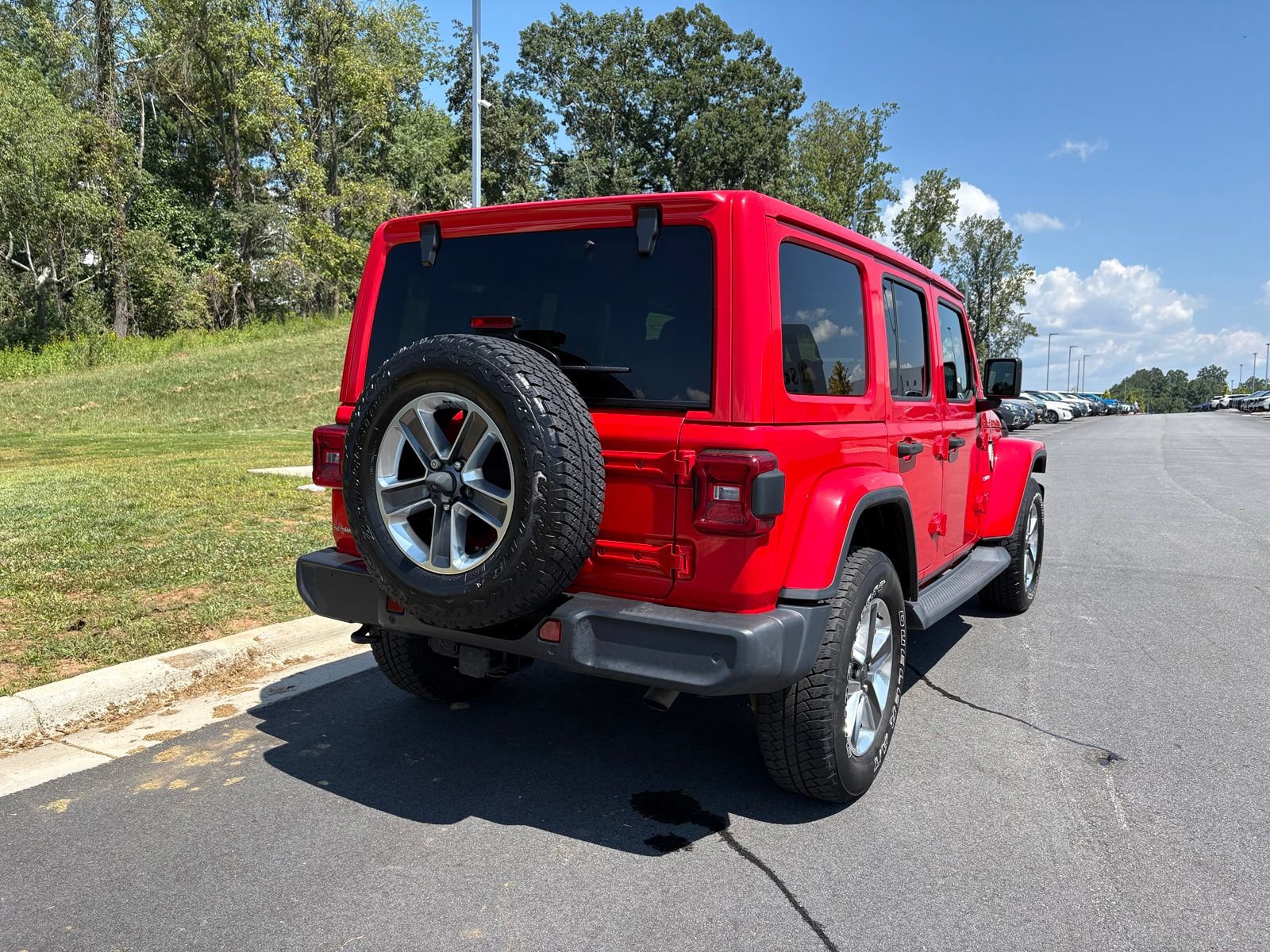 Used 2019 Jeep Wrangler Unlimited Sahara AWD/4WD image 9