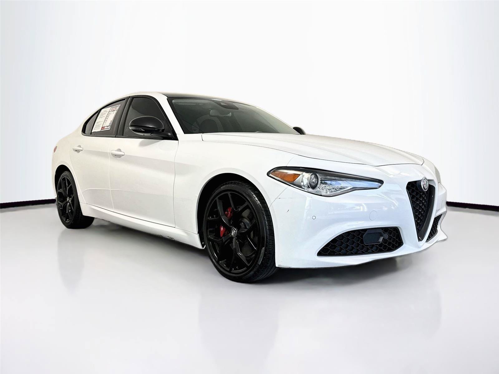 Used 2021 Alfa Romeo Giulia Ti w/ Nero Edizione AWD/4WD image 8