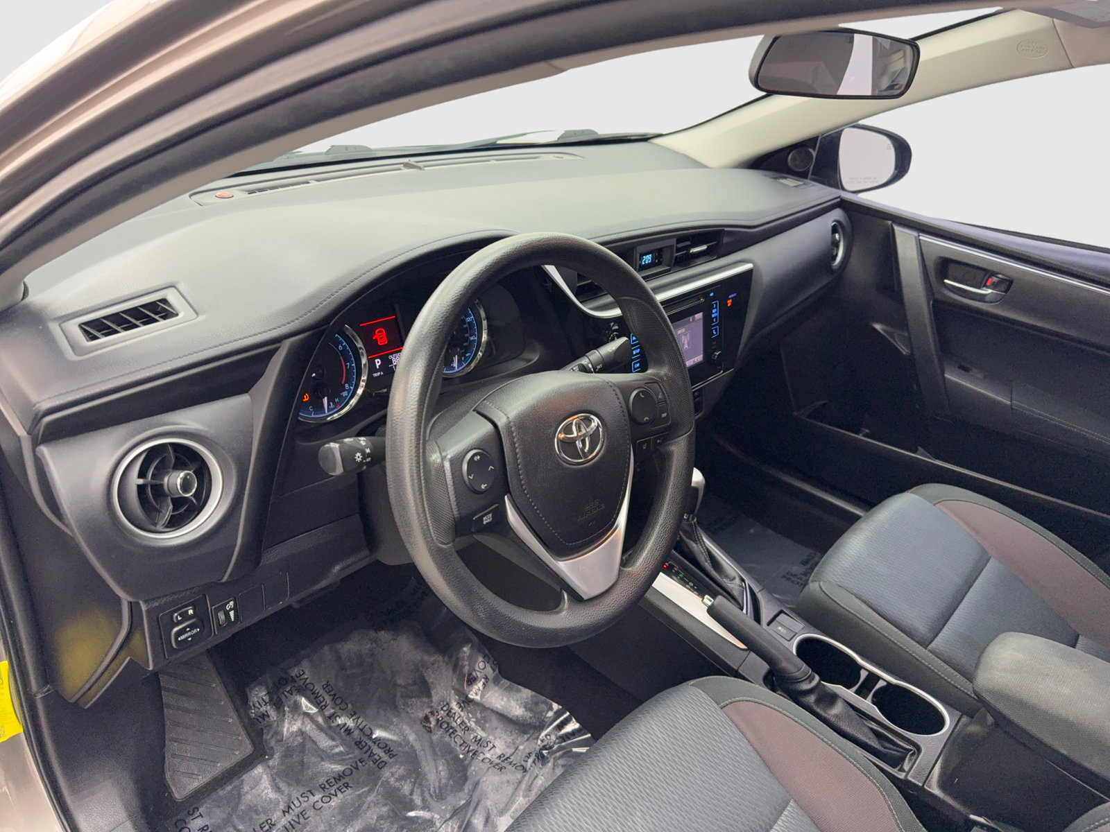 Used 2018 Toyota Corolla LE FWD image 28