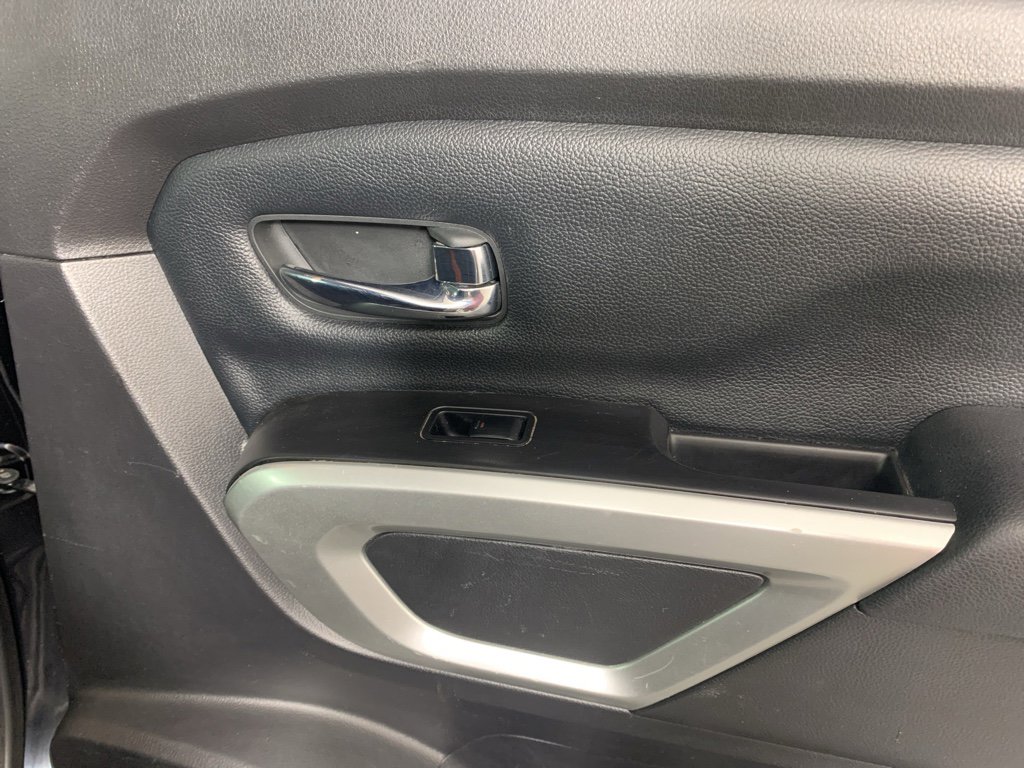 Used 2017 Nissan Titan SV image 36