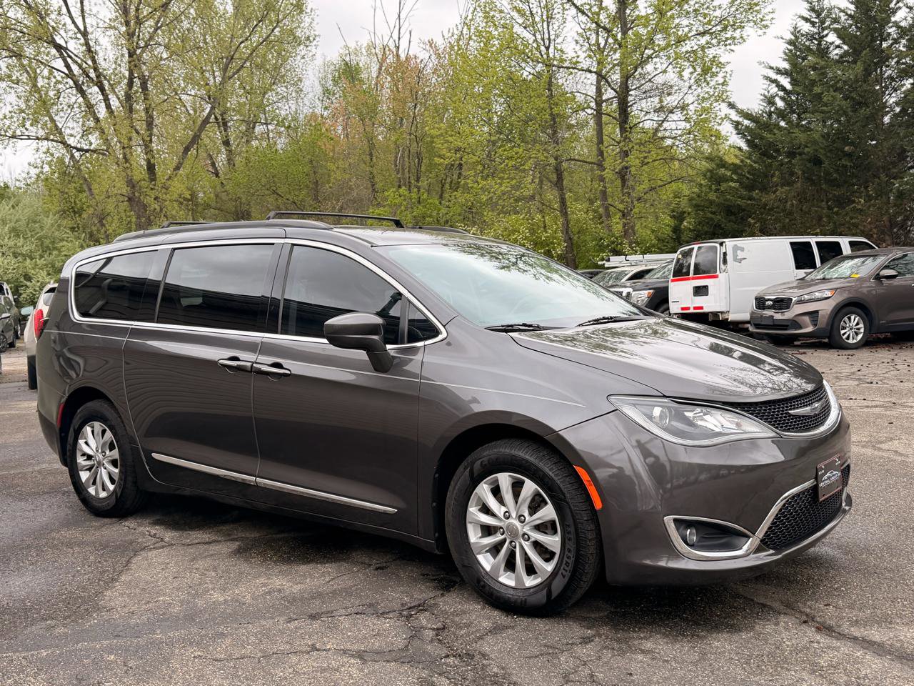 Used 2017 Chrysler Pacifica Touring-L FWD image 9
