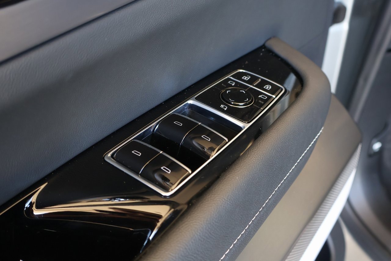 New 2026 Cadillac Vistiq Sport image 11