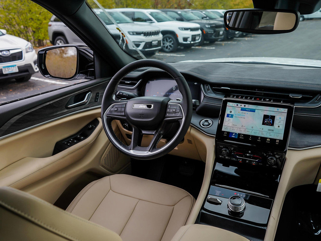 New 2025 Jeep Grand Cherokee Limited image 13