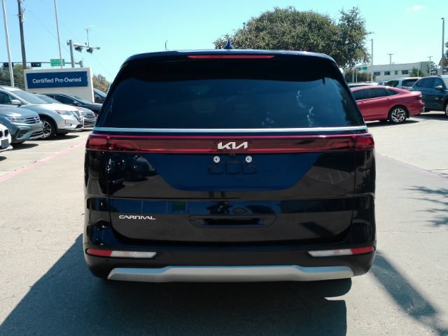 Used 2024 Kia Carnival LX FWD image 7