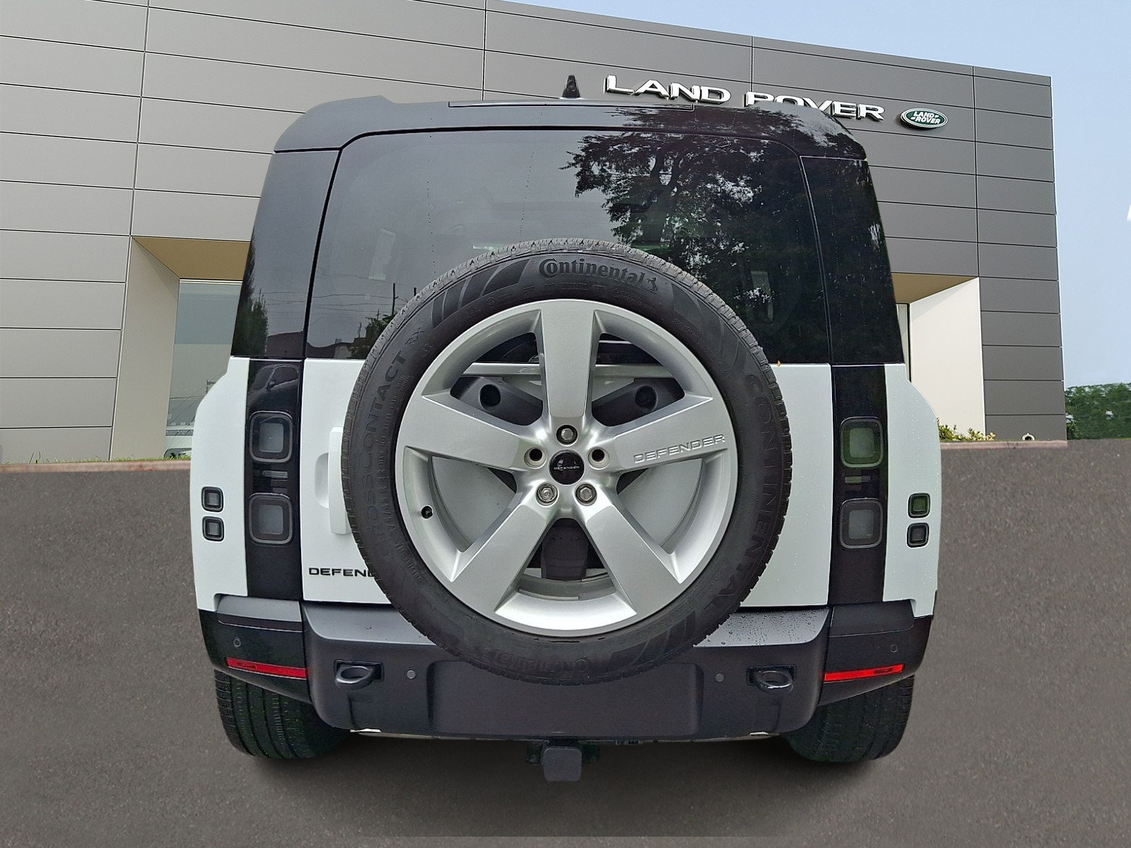 Used 2026 Land Rover Defender 110 X-Dynamic SE AWD/4WD image 7