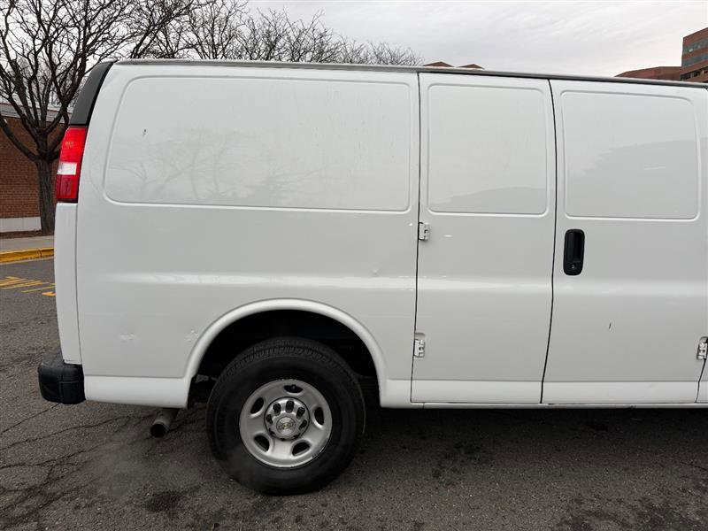 Used 2021 Chevrolet Express 2500 w/ Driver Convenience Package image 7