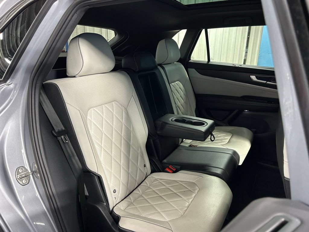 Used 2024 Volkswagen Atlas Cross Sport SEL Premium R-Line AWD/4WD image 44