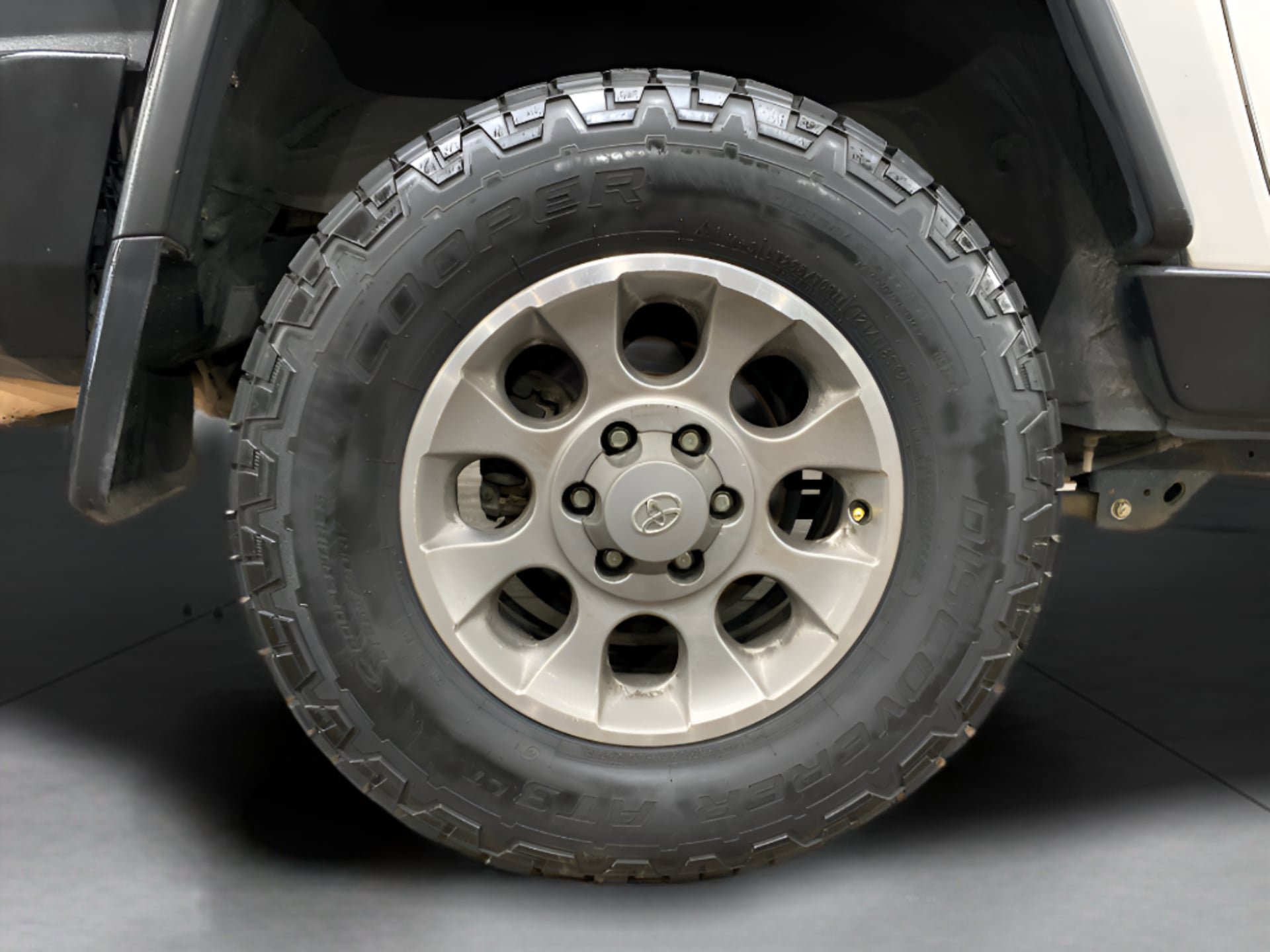 Used 2012 Toyota FJ Cruiser 4WD w/ Upgrade Pkg image 9