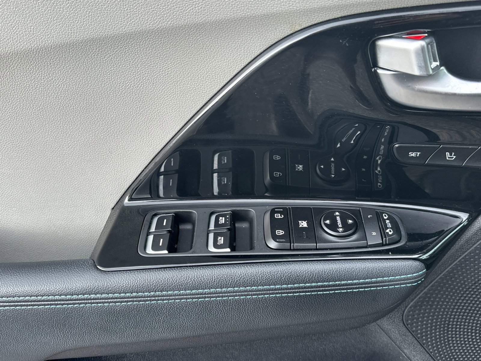 Used 2019 Kia Niro EX Premium w/ Sunroof Package image 11