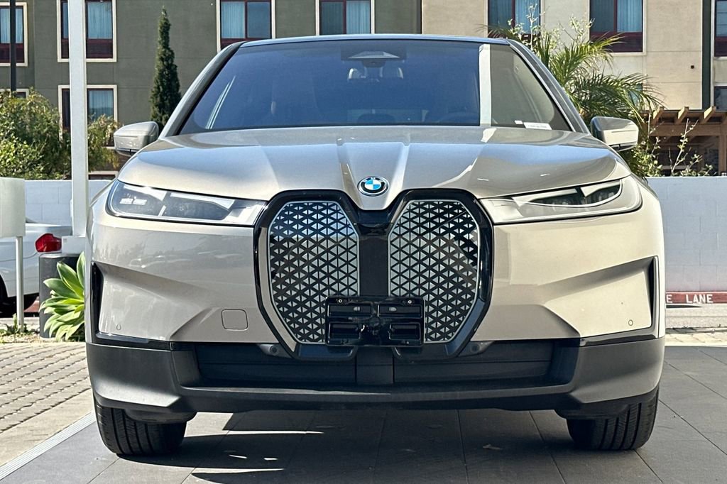 Used 2023 BMW iX xDrive50 image 8