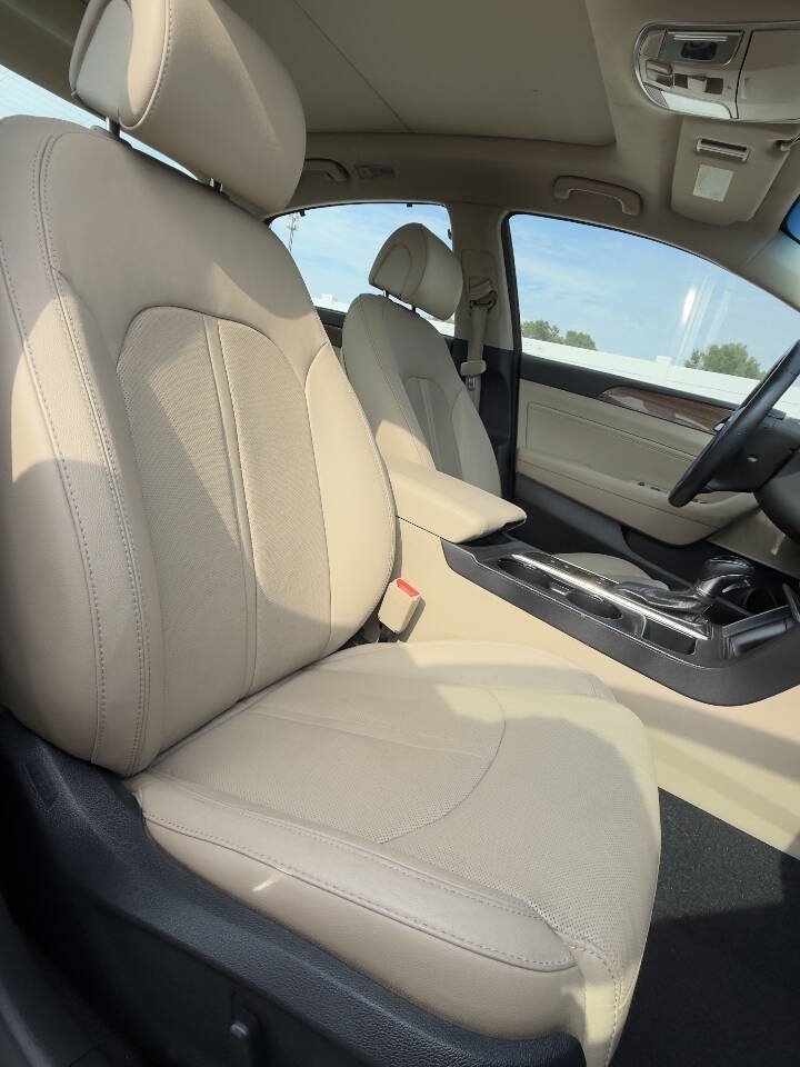 Used 2015 Hyundai Sonata Limited w/ Option Group 06 FWD image 14