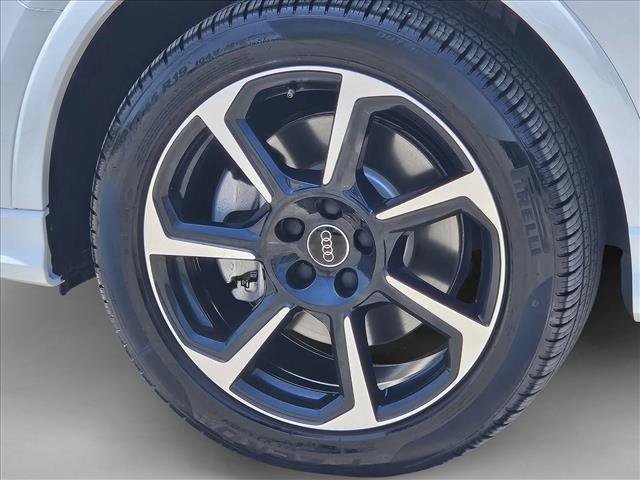 Certified 2025 Audi Q3 2.0T Premium Plus w/ Premium Plus Package AWD/4WD image 9