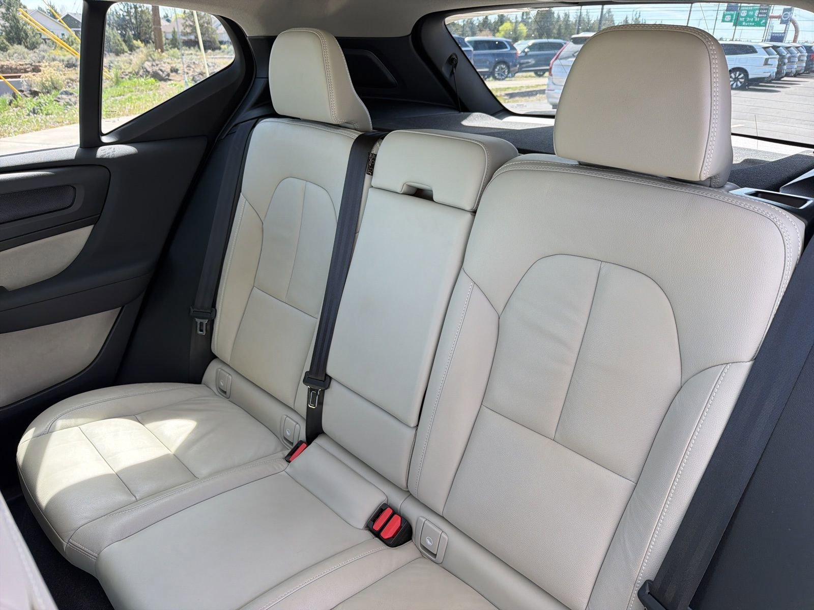 Used 2023 Volvo XC40 B5 Plus w/ Protection Package Premier image 22