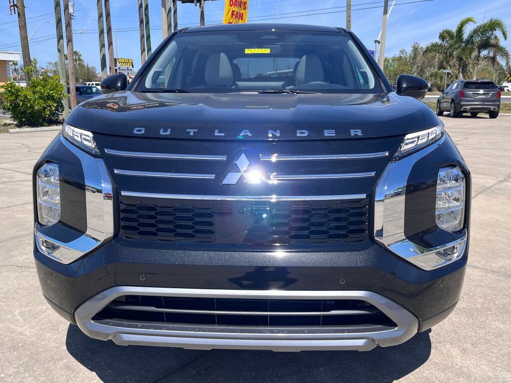 New 2025 Mitsubishi Outlander SE image 8