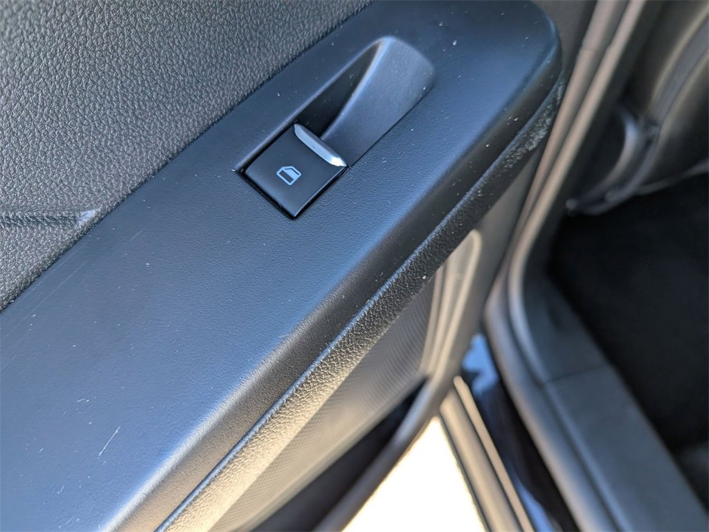 Used 2025 Ford Escape ST-Line image 28