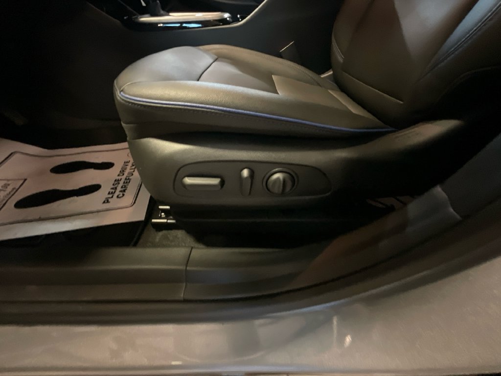 Used 2025 Buick Envista Sport Touring w/ Convenience I Package FWD image 13