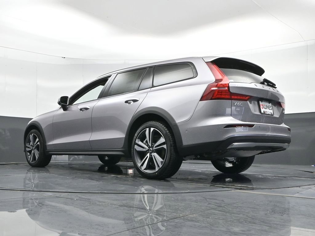 New 2026 Volvo V60 B5 Cross Country Plus w/ Climate Package image 45