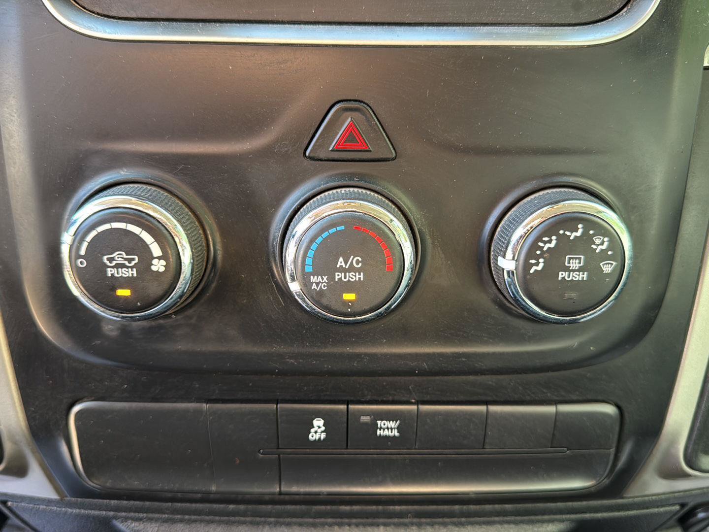 Used 2018 RAM 1500 Classic SLT AWD/4WD image 16