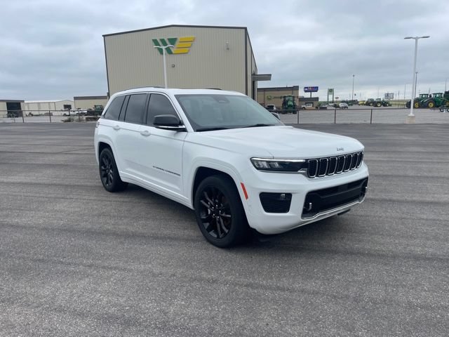 Used 2023 Jeep Grand Cherokee Overland AWD/4WD image 3