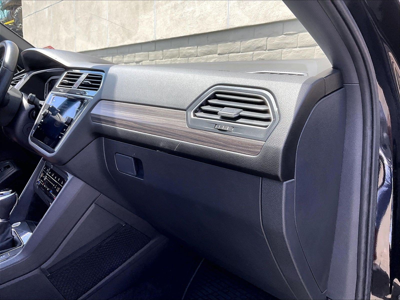 Certified 2024 Volkswagen Tiguan SEL R-Line AWD/4WD image 16