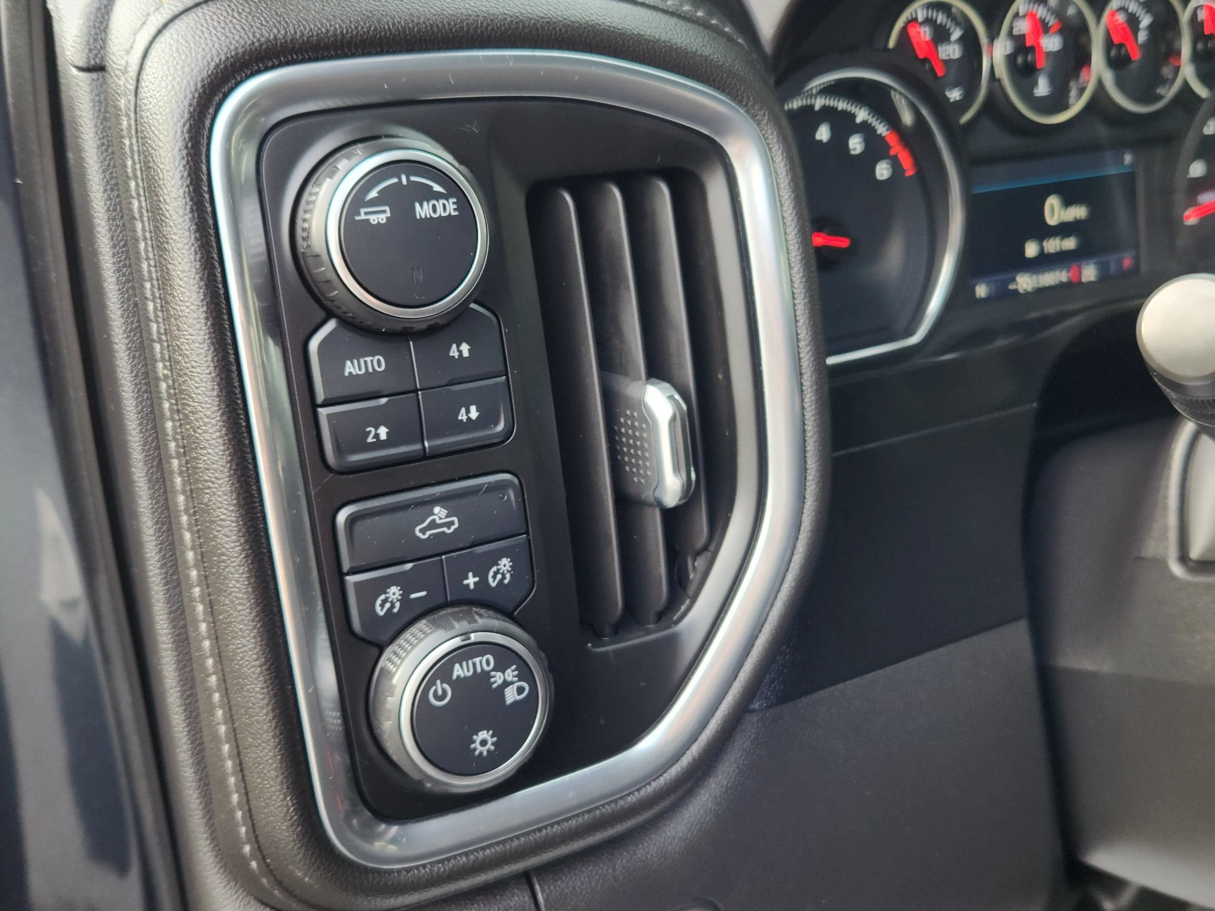 Used 2020 Chevrolet Silverado 1500 LT w/ All-Star Edition AWD/4WD image 9