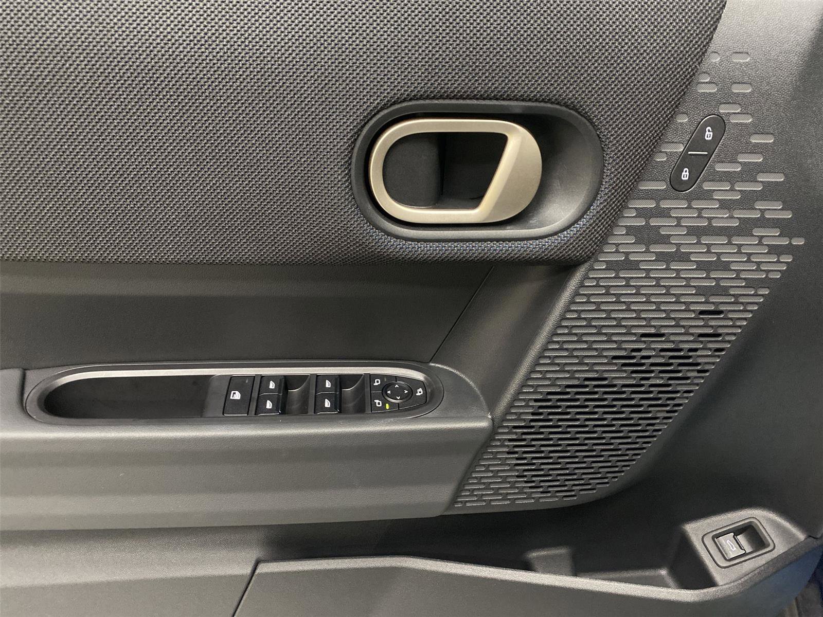 Certified 2025 MINI Cooper 4-Door Hardtop image 19