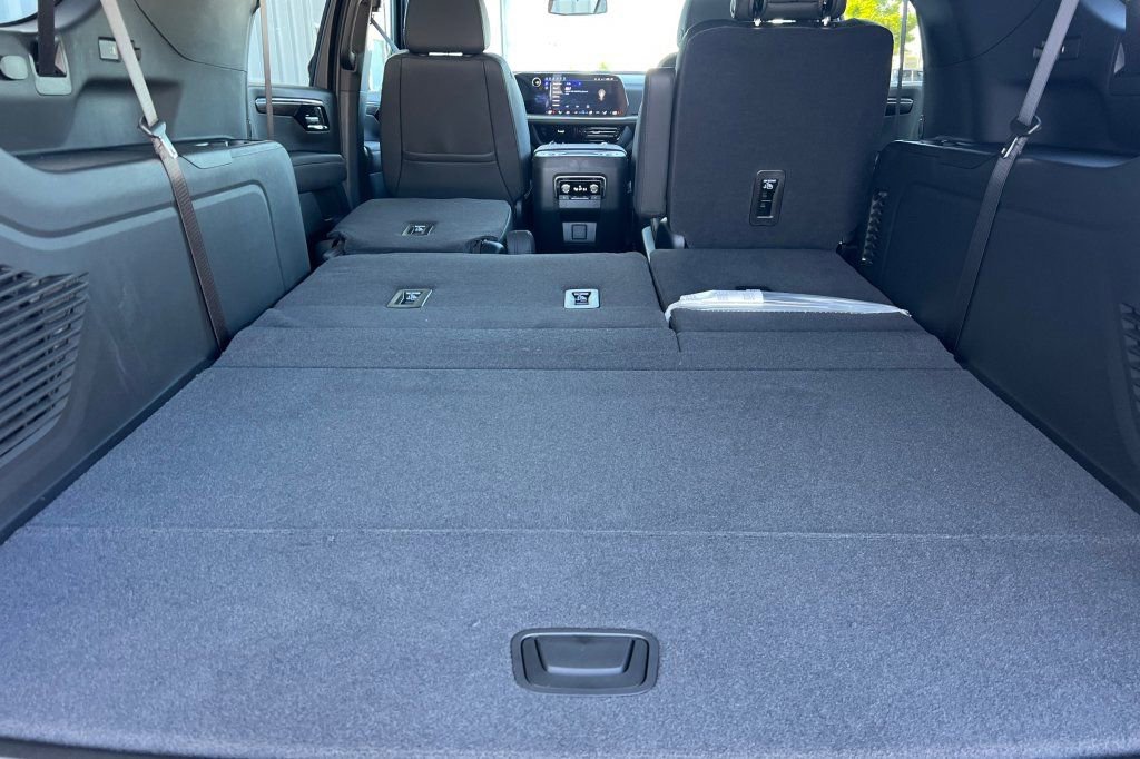 New 2026 Chevrolet Suburban Z71 w/ Comfort Package AWD/4WD image 13