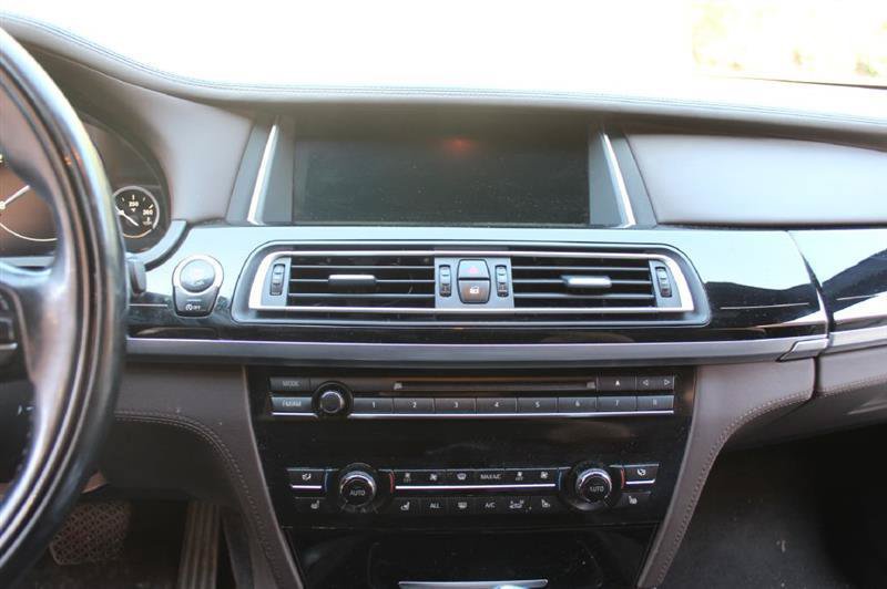 Used 2013 BMW 750Li xDrive AWD/4WD image 18