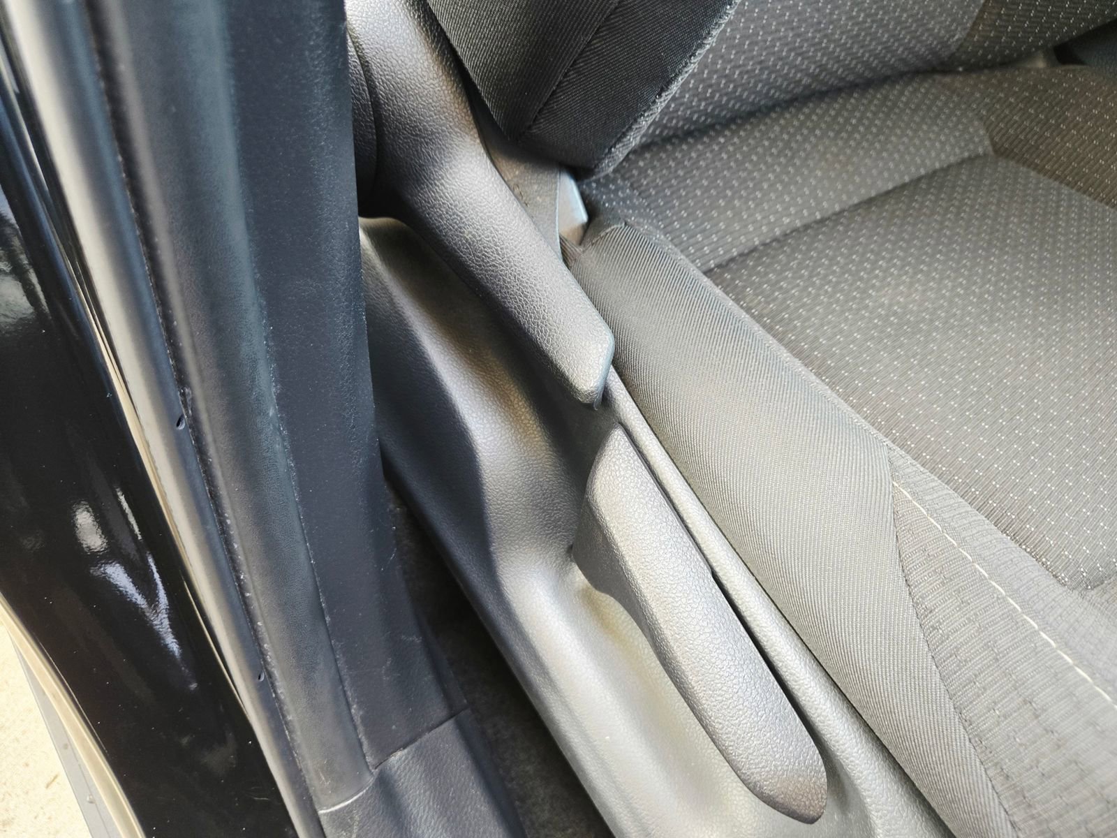 Used 2018 Toyota C-HR XLE image 23