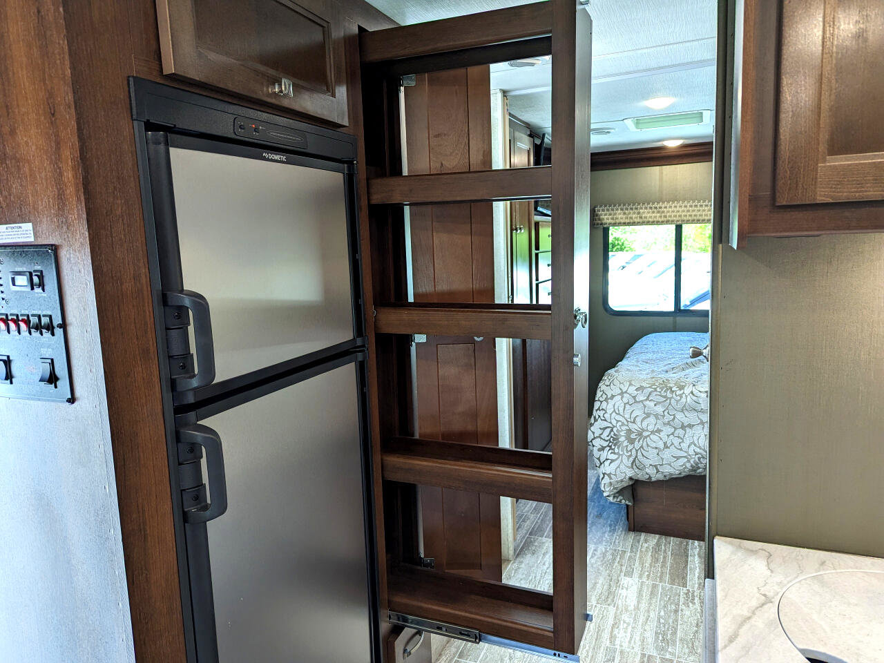 Used 2019 Chevrolet Express 4500 w/ RV Package RWD image 69