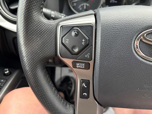 Used 2018 Toyota Tacoma SR5 AWD/4WD image 11