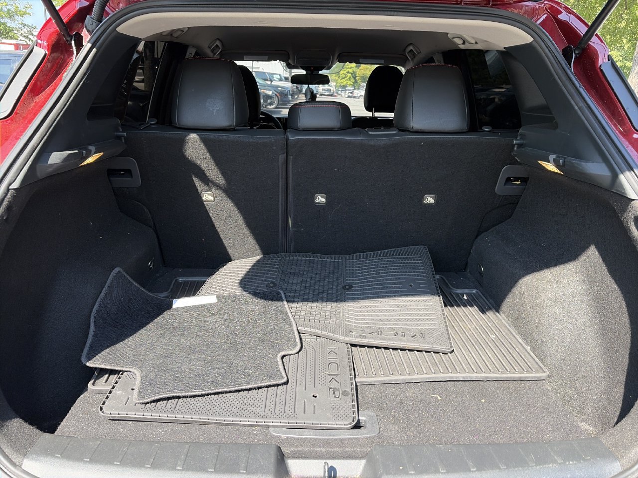 Used 2025 Nissan Kicks SR FWD image 28