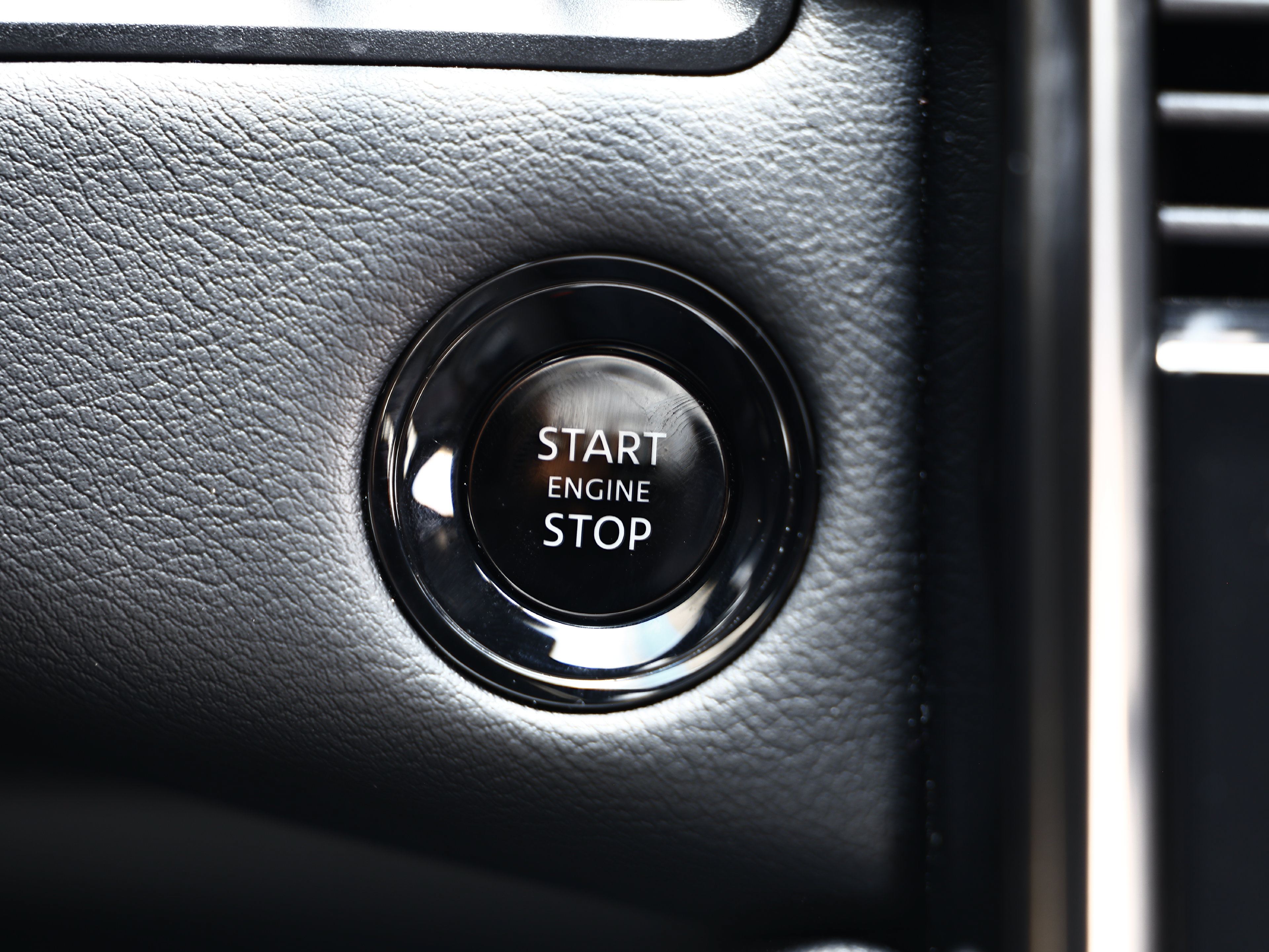 Used 2025 Nissan Armada PRO-4X AWD/4WD image 38