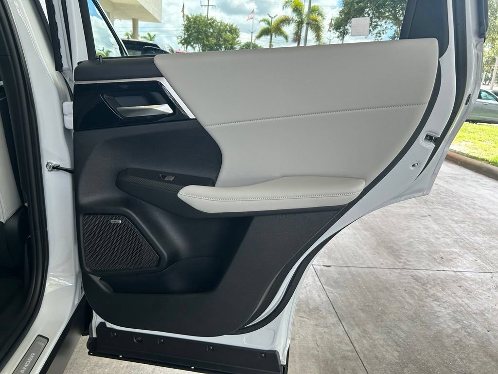 New 2026 Mitsubishi Outlander SE AWD/4WD image 31