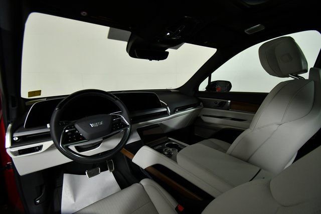 New 2026 Cadillac Vistiq Luxury w/ LPO, Floor Liner Package image 10