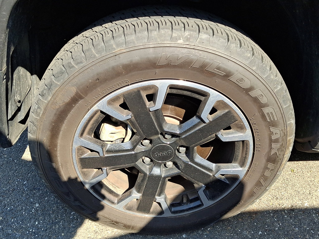 Used 2023 Jeep Renegade Latitude AWD/4WD image 4