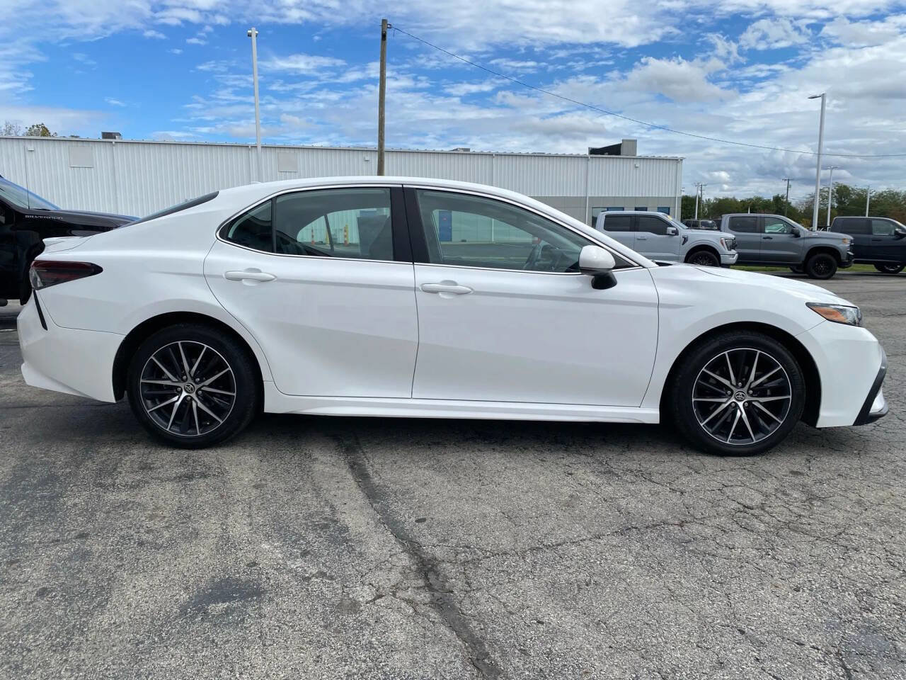 Used 2021 Toyota Camry SE image 8