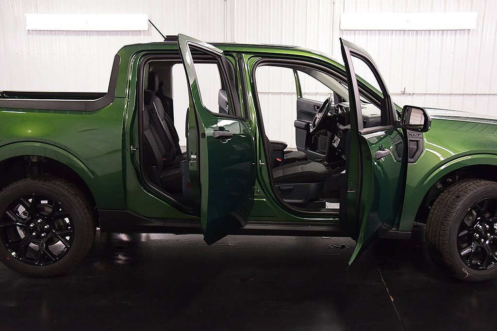New 2025 Ford Maverick XLT w/ XLT Luxury Package image 32