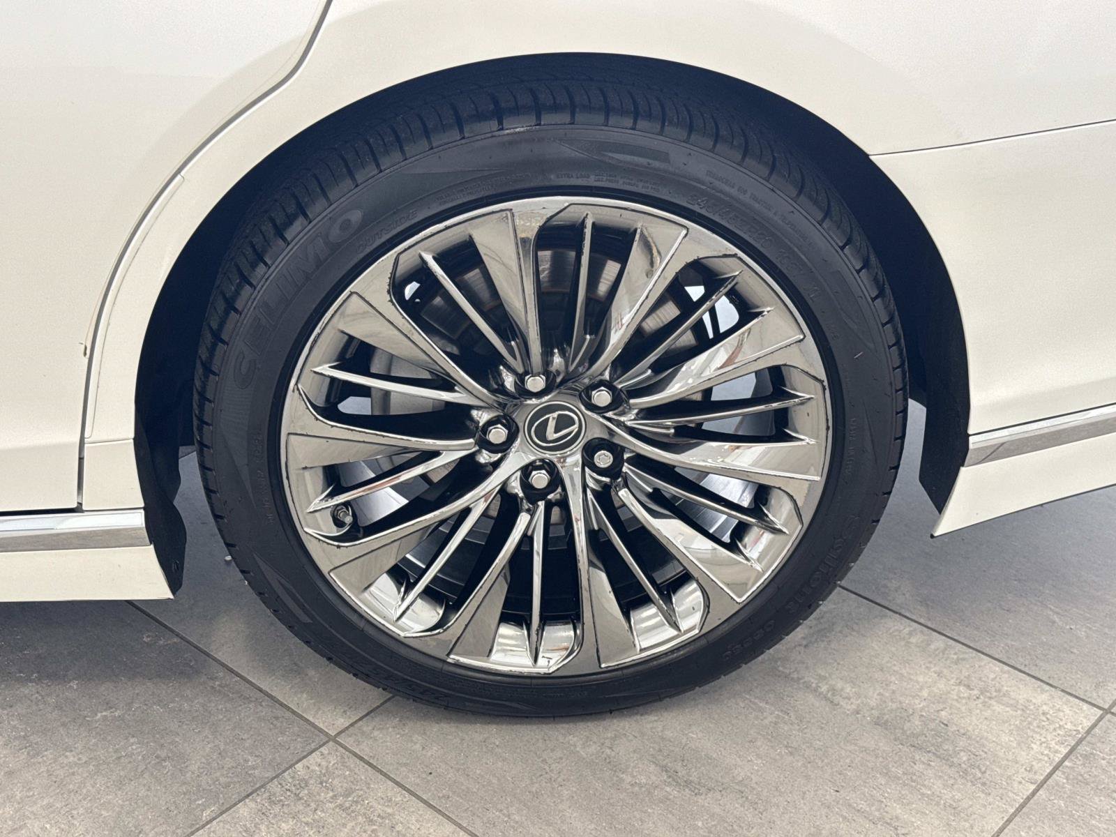 Used 2020 Lexus LS 500 w/ Accessory Package (Z1) RWD image 9