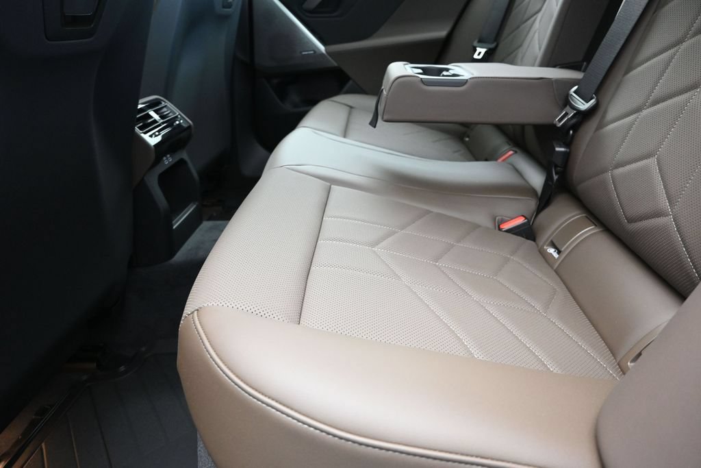 New 2027 BMW 550e xDrive w/ Premium Package AWD/4WD image 16