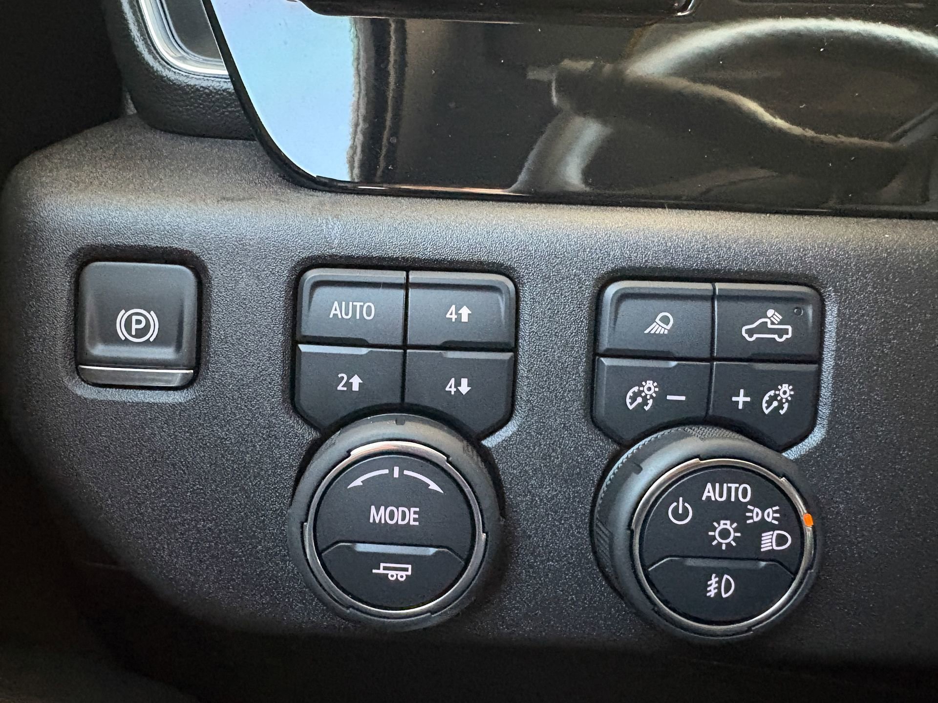 Used 2025 Chevrolet Silverado 2500 LTZ w/ LTZ Plus Package image 43