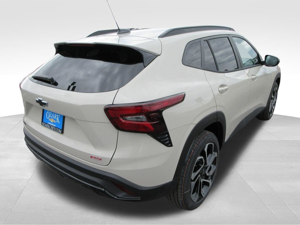 New 2026 Chevrolet Trax RS w/ Sunroof Package FWD image 5
